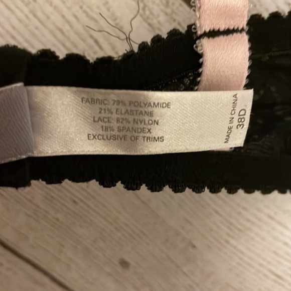 EUC Vintage Victoria’s Secret bra - size 38D​​ - Picture 6 of 7